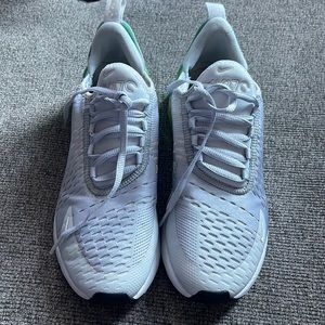 Kids air max 270 size 6Y(youth)